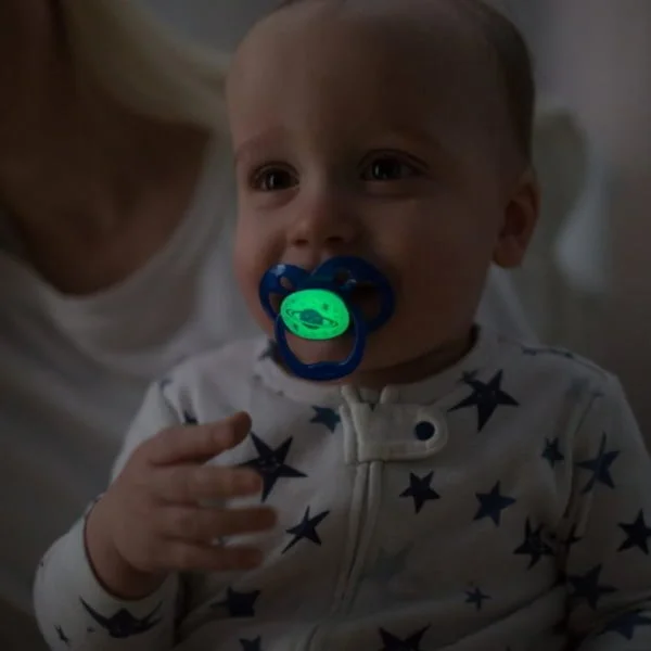 Dr Brown's Advantage Pacifiers Glow in the Dark Stage 1 (0-6m)/Stage 2 (6-18m) 2pcs - Image 6